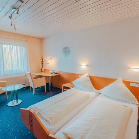 Hotel Gaestehaus Kraft 3*