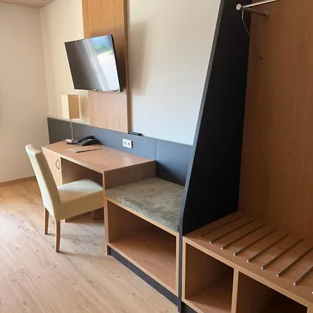 Hotel Gaestehaus Kraft 3*
