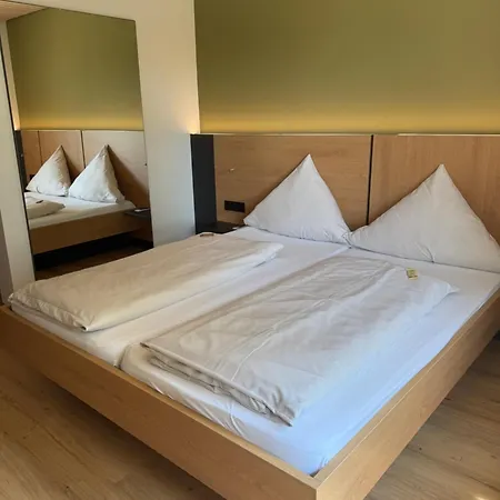 Hotel Gaestehaus Kraft 3*