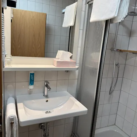 Hotel Gaestehaus Kraft 3*